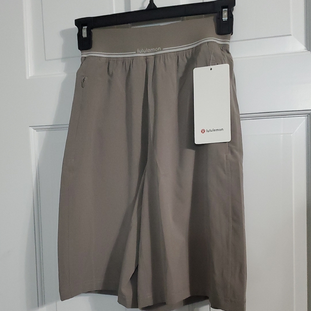 NWT Lululemon Swift Relaxed 9in Shorts Logo Waistband Sz XXS